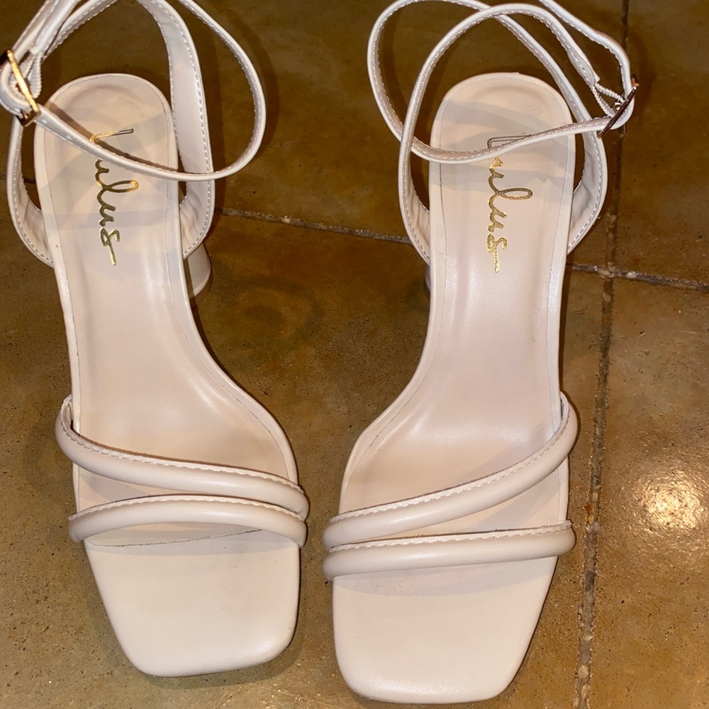 Lulu’s Anette Ivory Heels Sandals size 5.5